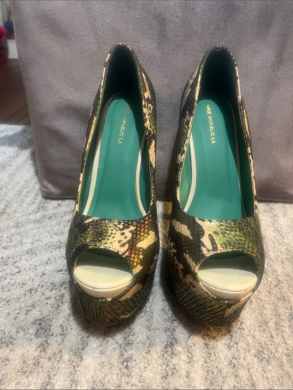 Shoe Replica Green & Cream Snake-Print Peep-Toe Platforms
